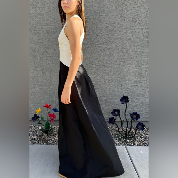 NWT BCBGMaxAzria Gardenia Halter Neck Gown Pleated Cream Crepe & Black Taffeta - Picture 5 of 13